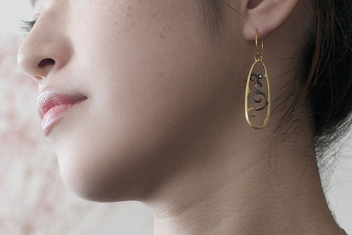 18K gold and oxidized silver long earrings